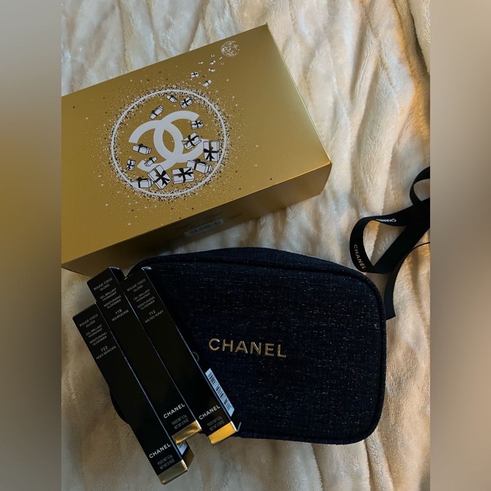 SOLD 🩷 Chanel Holiday 2023 Gift Set - Always Brilliant Lipgloss Trio